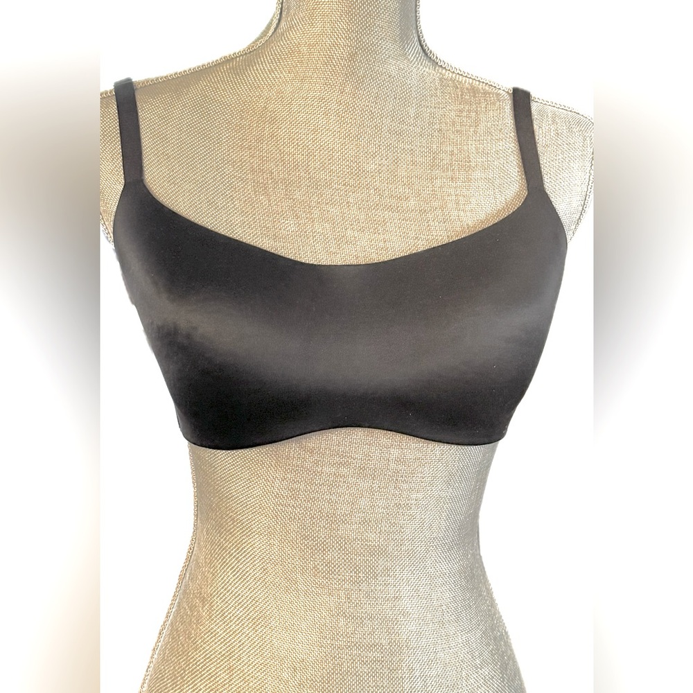 CALVIN KLEIN Wireless Black Bra Liquid Touch Lightweight Total Comfort NWOT 34D